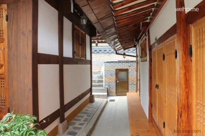 Gahoe Hanok Experience Center (Magnolia)