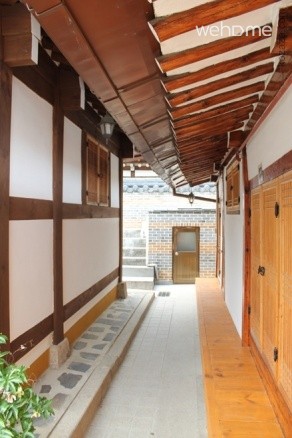 Gahoe Hanok Experience Center (Rose)