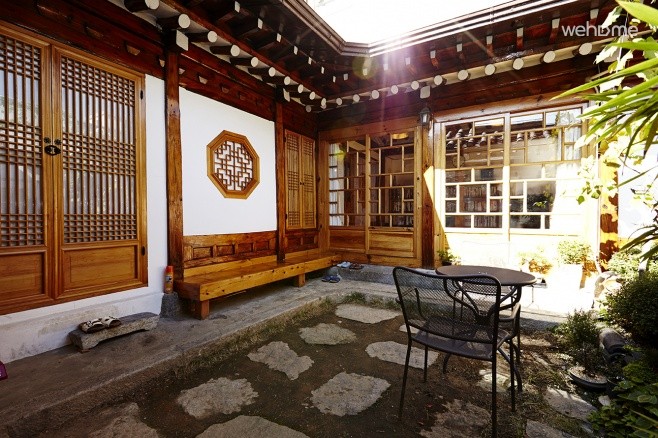 Dokchae, next to the palace, Vineyard House, the traditional Korean